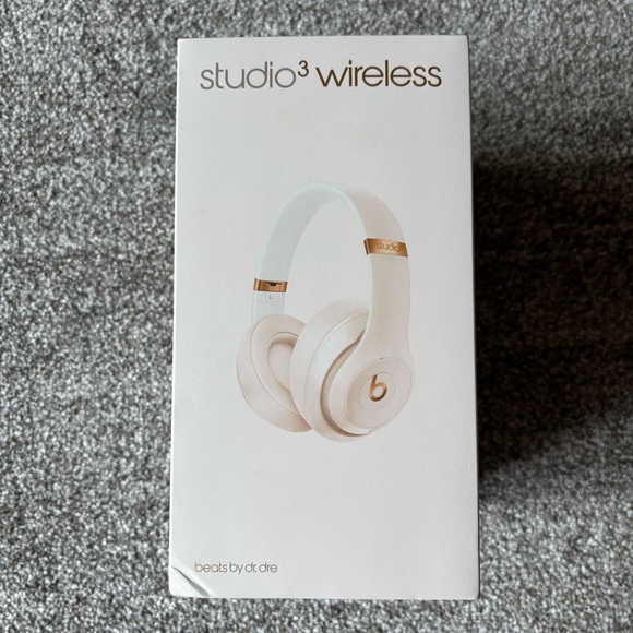 Beats Studio Wireless Over-Ear Headphones with Carrying Case